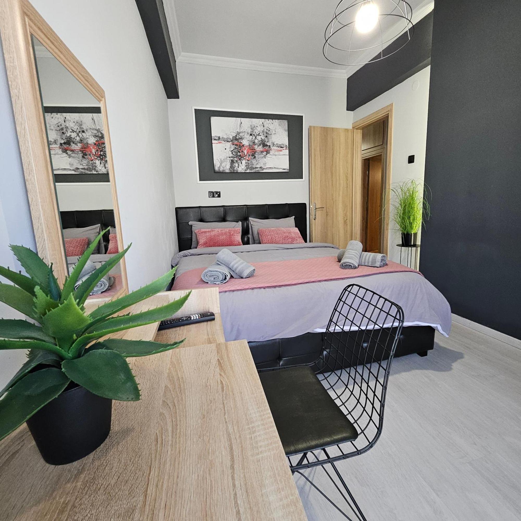 Central 3 Modern Apartment With Free Parking เซเรส ภายนอก รูปภาพ