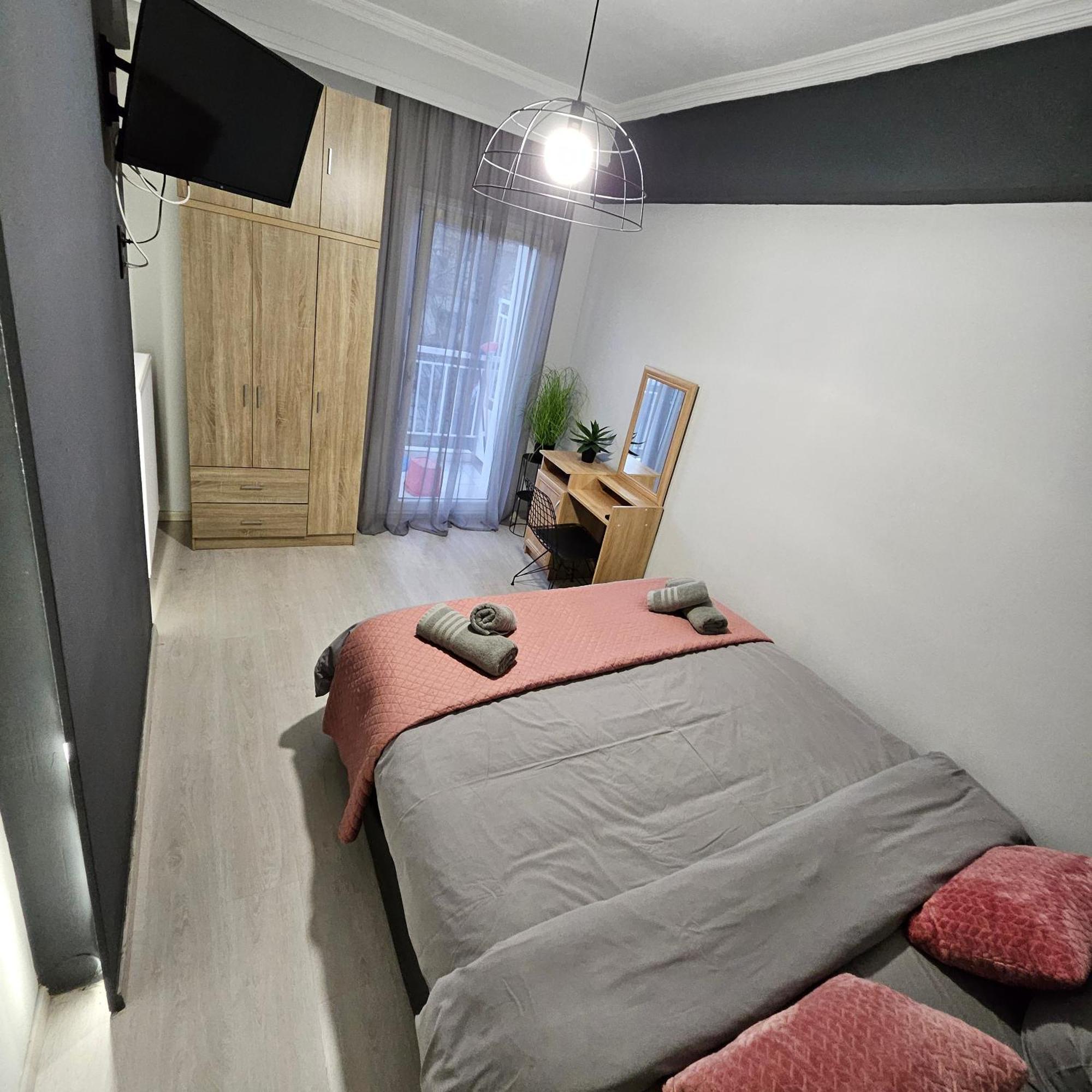 Central 3 Modern Apartment With Free Parking เซเรส ภายนอก รูปภาพ