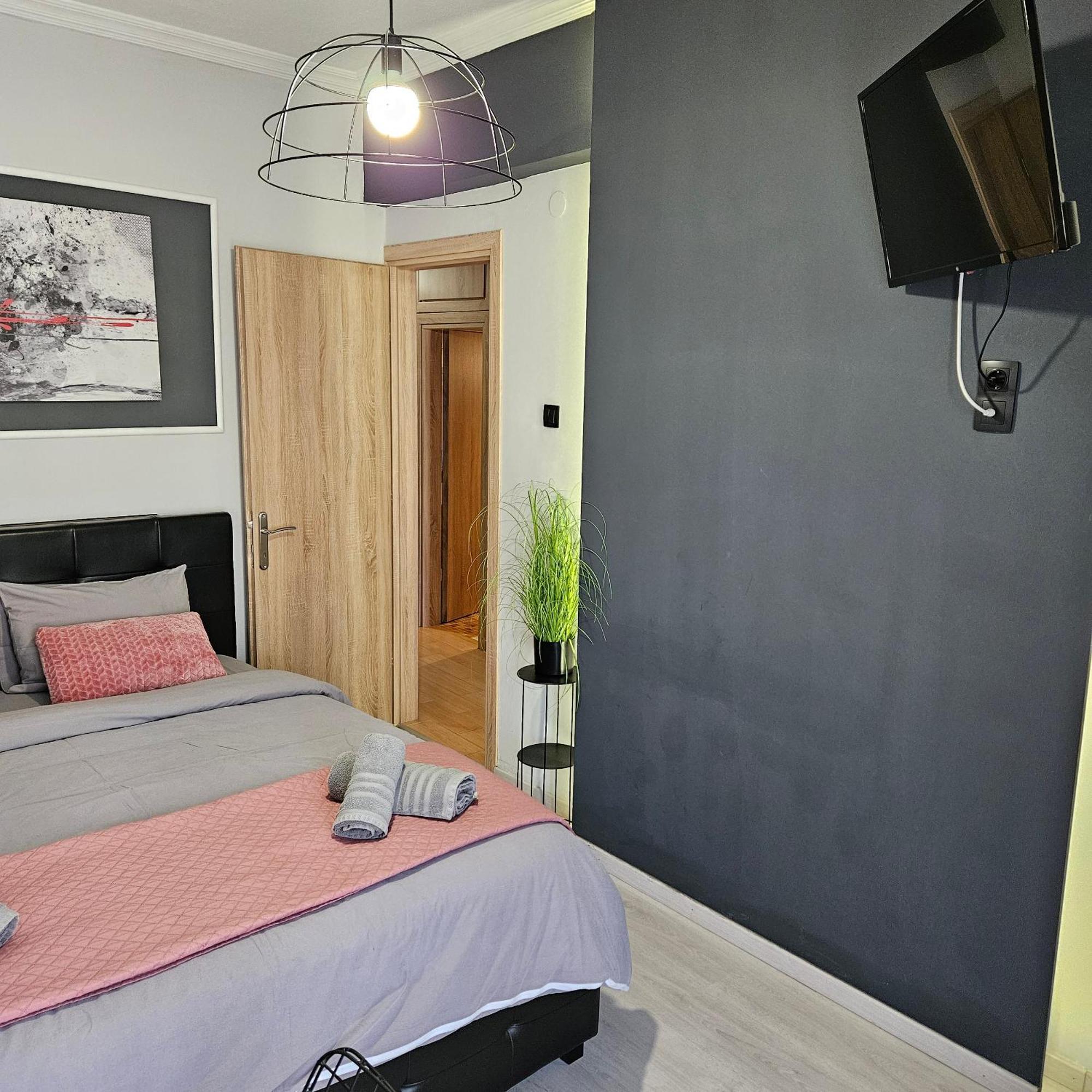 Central 3 Modern Apartment With Free Parking เซเรส ภายนอก รูปภาพ