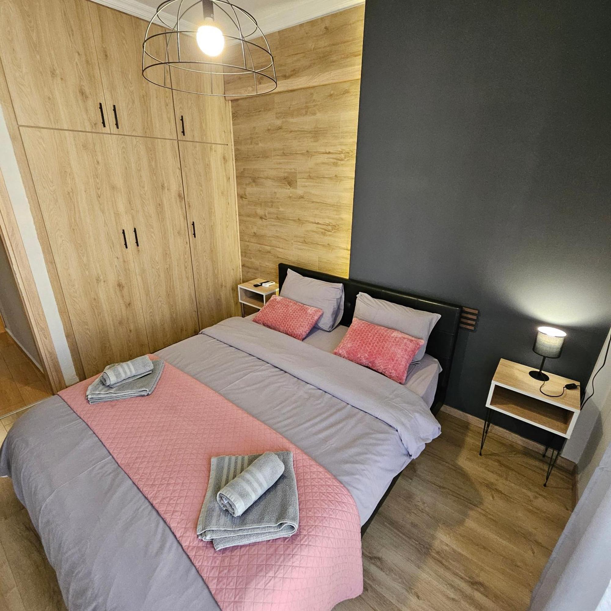 Central 3 Modern Apartment With Free Parking เซเรส ภายนอก รูปภาพ