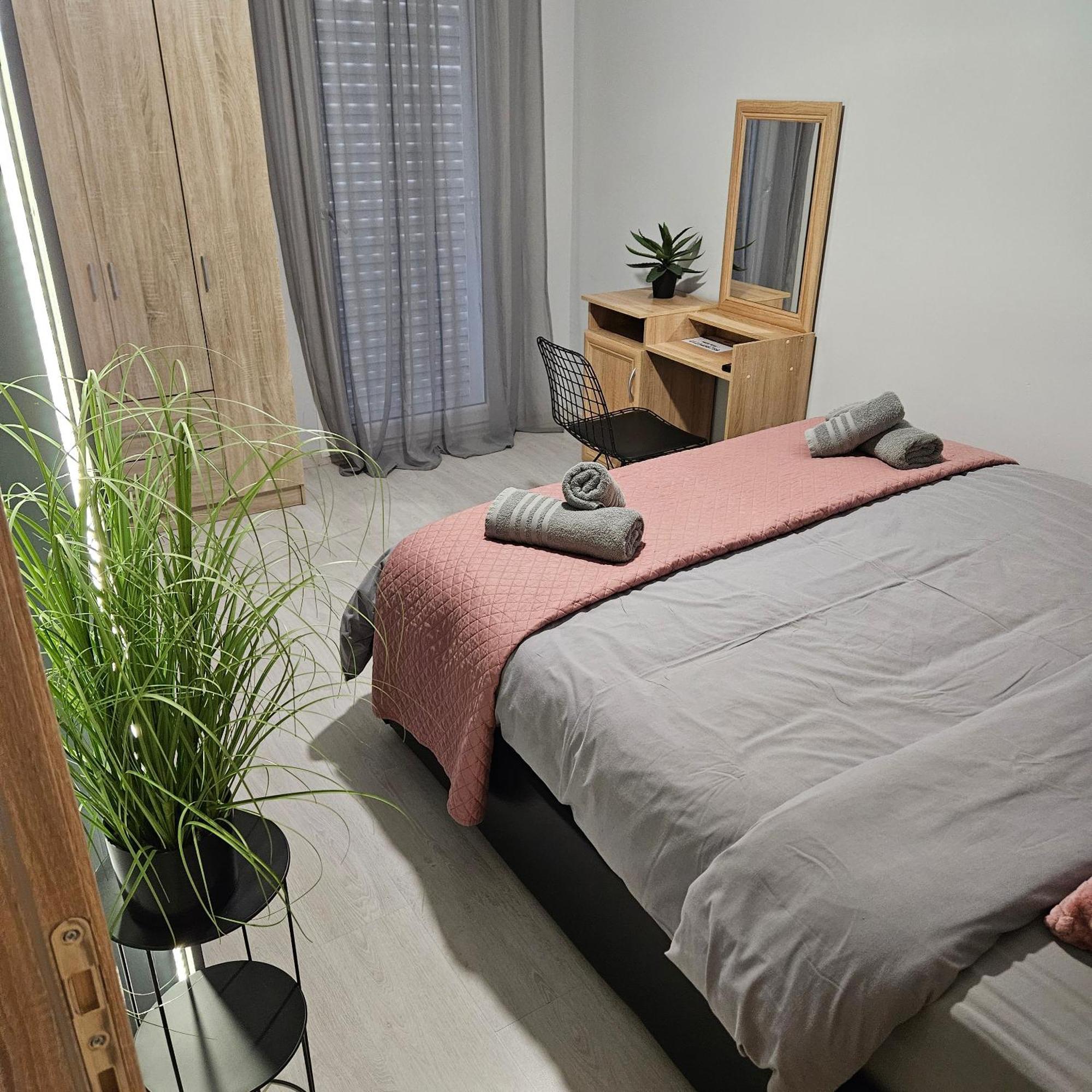 Central 3 Modern Apartment With Free Parking เซเรส ภายนอก รูปภาพ