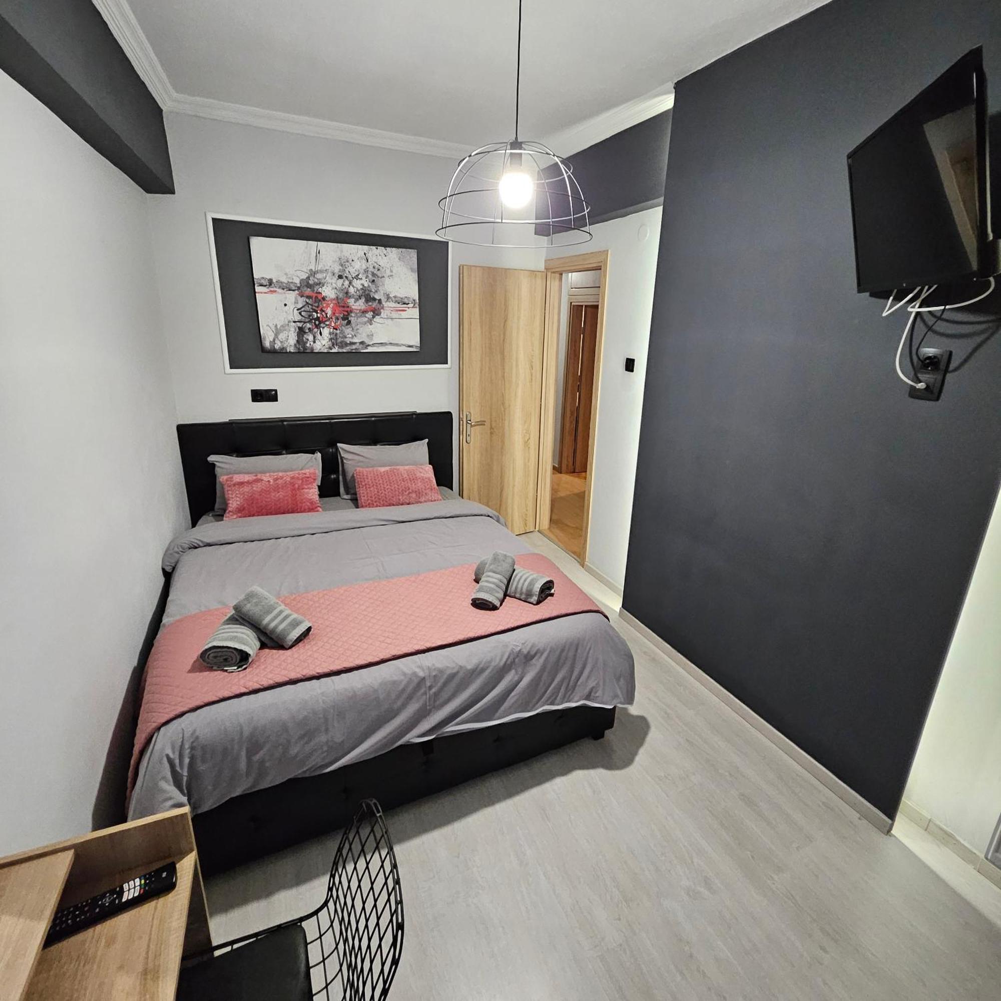 Central 3 Modern Apartment With Free Parking เซเรส ภายนอก รูปภาพ