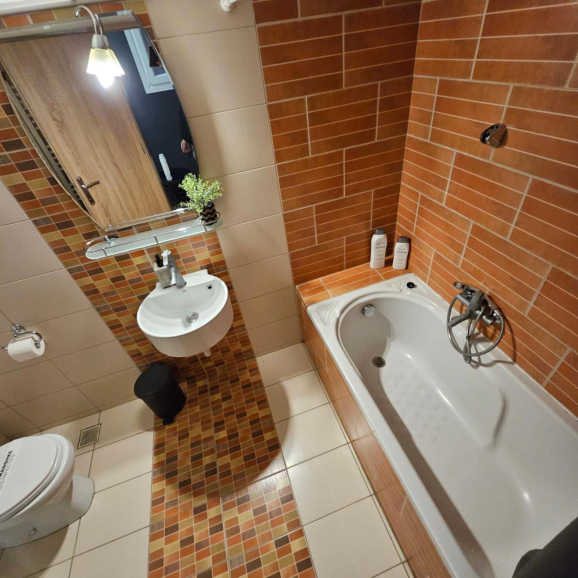 Central 3 Modern Apartment With Free Parking เซเรส ภายนอก รูปภาพ